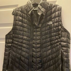 Black north face thermo vest